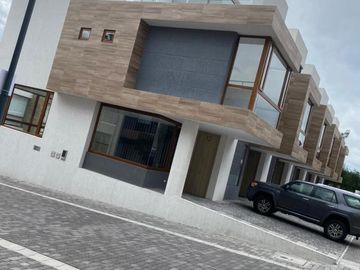 VENTA DE CASA NUEVA CON AMPLIAS AMENIDADES – RUTA VIVA
