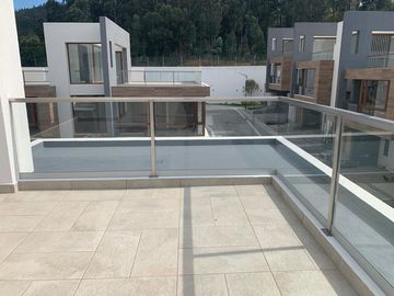 VENTA DE CASA NUEVA CON AMPLIAS AMENIDADES – RUTA VIVA