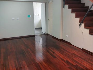 VENDO DUPLEX - OPORTUNIDAD ÚNICA!!    AMPLIA TERRAZA, ILUMINADO, MUY BUENA DISTRIBUCIÓN!!
