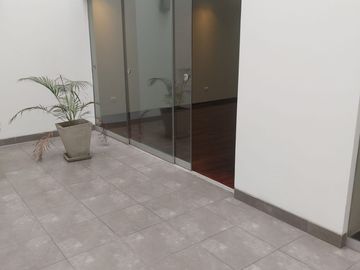 VENDO DUPLEX - OPORTUNIDAD ÚNICA!!    AMPLIA TERRAZA, ILUMINADO, MUY BUENA DISTRIBUCIÓN!!