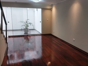 VENDO DUPLEX - OPORTUNIDAD ÚNICA!!    AMPLIA TERRAZA, ILUMINADO, MUY BUENA DISTRIBUCIÓN!!