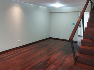 VENDO DUPLEX - OPORTUNIDAD ÚNICA!!    AMPLIA TERRAZA, ILUMINADO, MUY BUENA DISTRIBUCIÓN!!