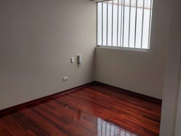 VENDO DUPLEX - OPORTUNIDAD ÚNICA!!    AMPLIA TERRAZA, ILUMINADO, MUY BUENA DISTRIBUCIÓN!!