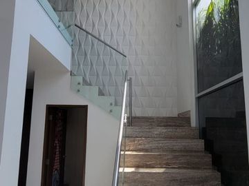 En venta lujosa y moderna casa en el  Sector La Moderna, El Tornero, Samborondon
