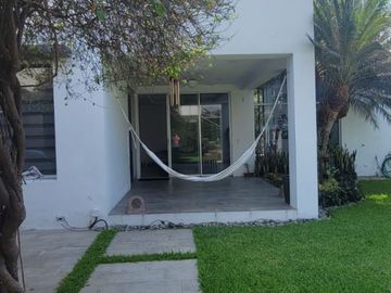 En venta lujosa y moderna casa en el  Sector La Moderna, El Tornero, Samborondon