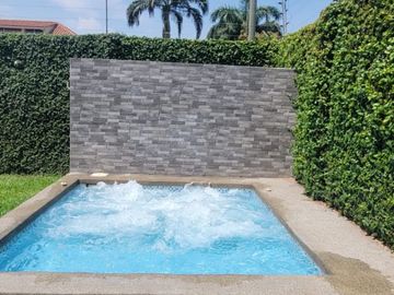 En venta lujosa y moderna casa en el  Sector La Moderna, El Tornero, Samborondon