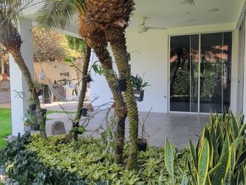 En venta lujosa y moderna casa en el  Sector La Moderna, El Tornero, Samborondon