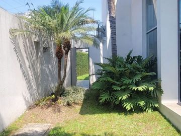 En venta lujosa y moderna casa en el  Sector La Moderna, El Tornero, Samborondon