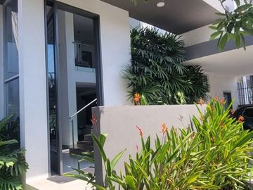 En venta lujosa y moderna casa en el  Sector La Moderna, El Tornero, Samborondon