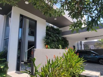 En venta lujosa y moderna casa en el  Sector La Moderna, El Tornero, Samborondon