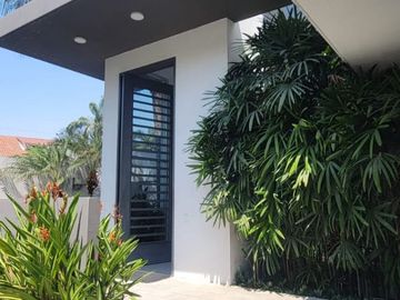En venta lujosa y moderna casa en el  Sector La Moderna, El Tornero, Samborondon