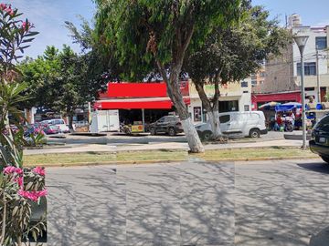 VENTA LOCAL COMERCIAL EN AV. HUSARES DE JUNIN URB LA MERCED