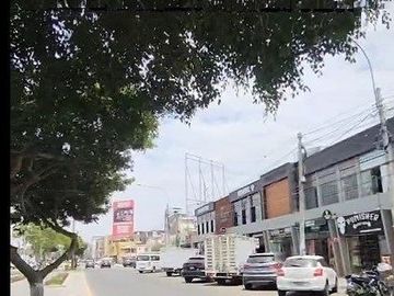 VENTA LOCAL COMERCIAL EN AV. HUSARES DE JUNIN URB LA MERCED