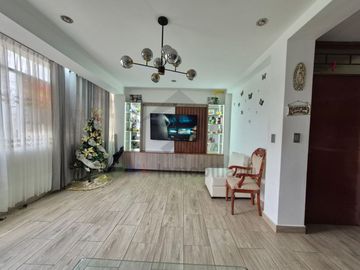 VENTA DE DEPARTAMENTO EN SEGUNDO PISO Y FRENTE A PARQUE AL COSTADO DE LA UNIVERSIDAD SIPAN