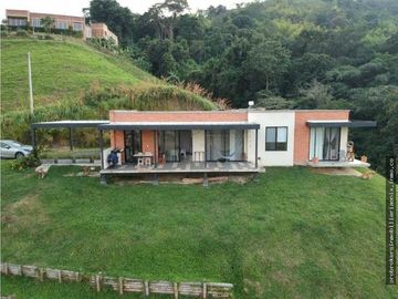 VENDO CASA CAMPESTRE PARCELACION VEREDA MAGDALENA