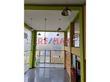 Alquiler De Local Comercial Con Mezzanine 1Er Piso Urb. San Luis (C. MELENDRES)