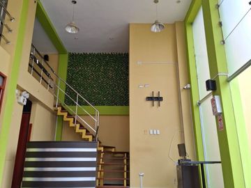 Alquiler De Local Comercial Con Mezzanine 1Er Piso Urb. San Luis (C. MELENDRES)