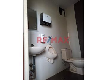 Alquiler De Local Comercial Con Mezzanine 1Er Piso Urb. San Luis (C. MELENDRES)