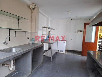 Alquiler De Local Comercial Con Mezzanine 1Er Piso Urb. San Luis (C. MELENDRES)