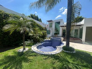 Residencia en venta en Santa Cruz Guadalupe , Puebla