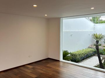 Residencia en venta en Santa Cruz Guadalupe , Puebla