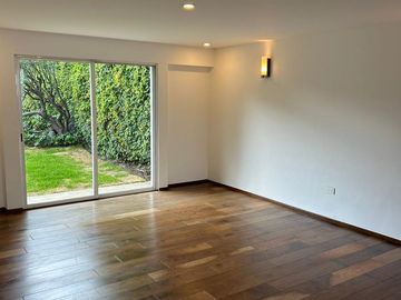 Residencia en venta en Santa Cruz Guadalupe , Puebla