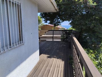 Casa con Departamento Interior en Comunidad Privada, Horcón