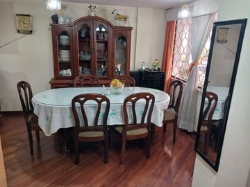 Vendo  Casa con 4 dormitorios,  Carcelén Sector  Colegio Einstein