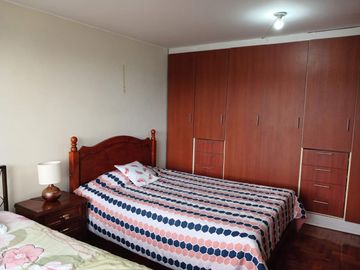 Vendo  Casa con 4 dormitorios,  Carcelén Sector  Colegio Einstein