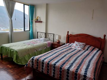 Vendo  Casa con 4 dormitorios,  Carcelén Sector  Colegio Einstein