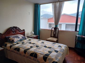 Vendo  Casa con 4 dormitorios,  Carcelén Sector  Colegio Einstein