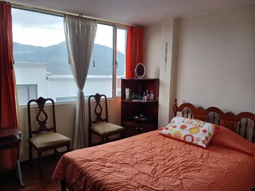 Vendo  Casa con 4 dormitorios,  Carcelén Sector  Colegio Einstein