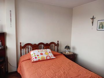 Vendo  Casa con 4 dormitorios,  Carcelén Sector  Colegio Einstein