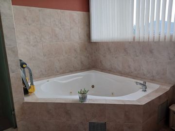 Vendo  Casa con 4 dormitorios,  Carcelén Sector  Colegio Einstein