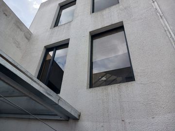 Vendo  Casa con 4 dormitorios,  Carcelén Sector  Colegio Einstein