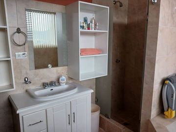 Vendo  Casa con 4 dormitorios,  Carcelén Sector  Colegio Einstein
