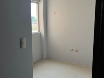 VENTA Dpto. 91 m2 MARINADOR PARK  1er piso alto; 1 parqueo.  La Aurora, cantón Daule.