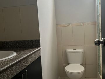 VENTA Dpto. 91 m2 MARINADOR PARK  1er piso alto; 1 parqueo.  La Aurora, cantón Daule.