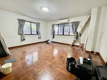 Single house for sale, 95 sq m., Soi Sukonthasawat 20, near The Walk Nawamin