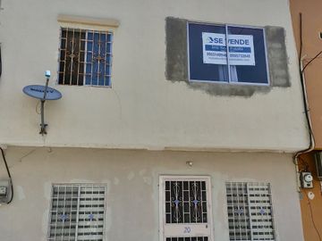 Salinas - Vía Punta Carnero, amplia casa de dos niveles, dentro de urbanización.