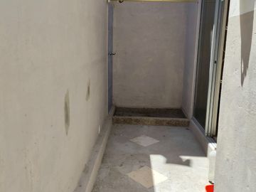 Salinas - Vía Punta Carnero, amplia casa de dos niveles, dentro de urbanización.