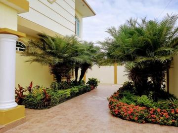 Casa en venta de 6 Dormitorios en la Playa de Tonsupa