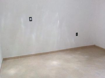 EXCELENTE PROPIEDAD 3 PISOS