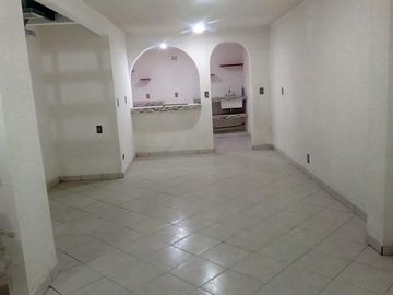 EXCELENTE PROPIEDAD 3 PISOS