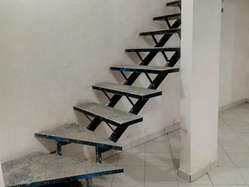 EXCELENTE PROPIEDAD 3 PISOS