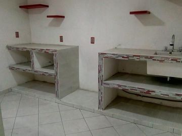 EXCELENTE PROPIEDAD 3 PISOS