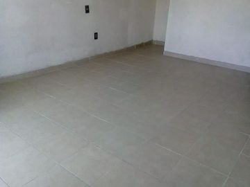 EXCELENTE PROPIEDAD 3 PISOS