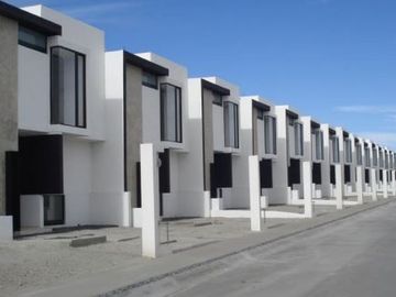 Haz Que Tu Dinero Trabaje Para Ti Hoy !! Bonita Casa en Zona de Alta Plusvalía. Col. Parque Industrial Guadalupe Zacatecas.