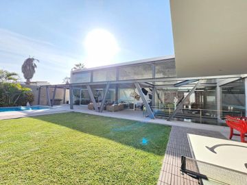Amplia Casa de Lujo en Venta en La Mejor Zona de La Molina