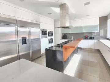 Amplia Casa de Lujo en Venta en La Mejor Zona de La Molina